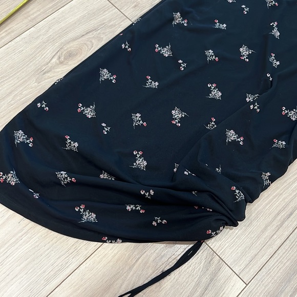 Vince Camuto Stretchy Black Floral Print Ruched Casual Midi Dress - Picture 8 of 9